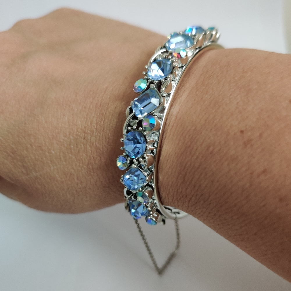 Superb 60s Lisner Hinged Cuff Bracelet Mint